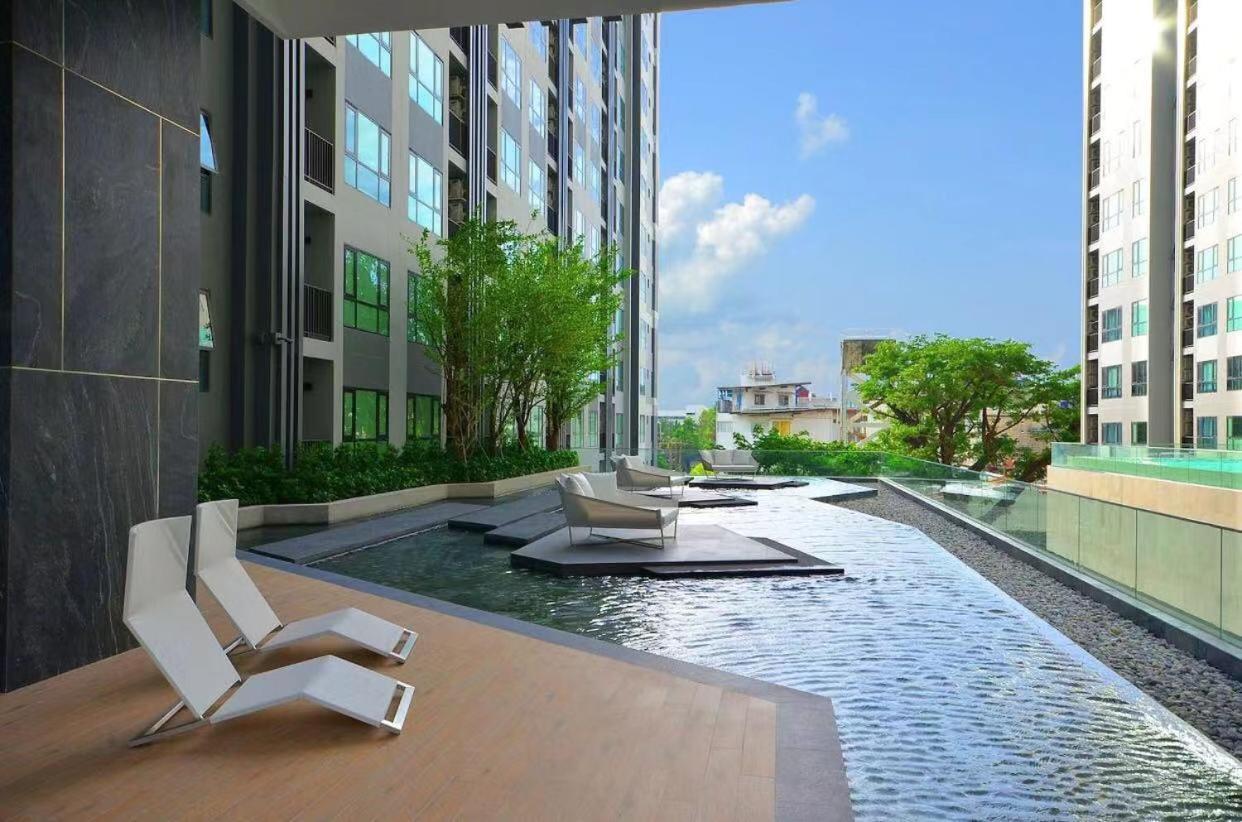 The Base Central Pattaya Seaview Exterior photo
