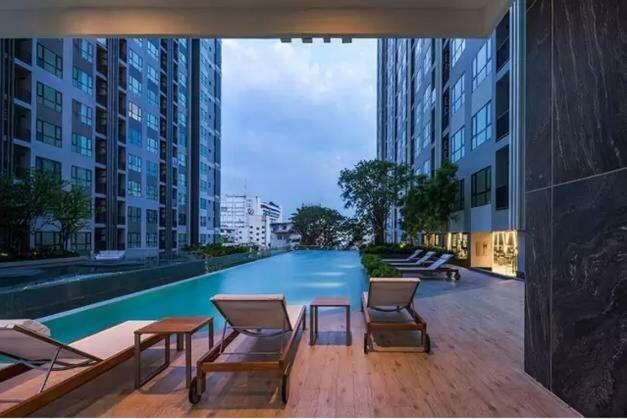 The Base Central Pattaya Seaview Exterior photo