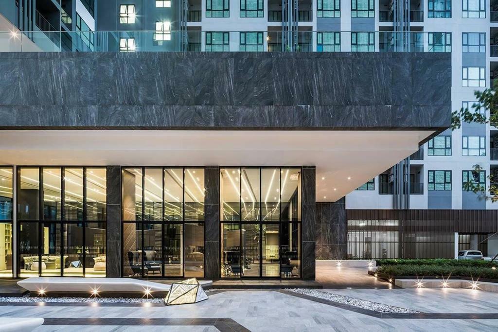 The Base Central Pattaya Seaview Exterior photo