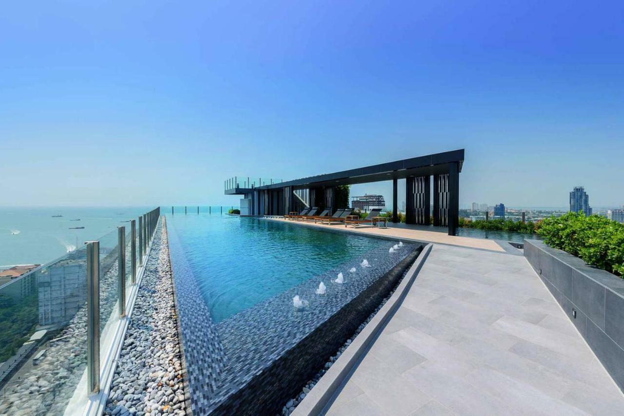 The Base Central Pattaya Seaview Exterior photo